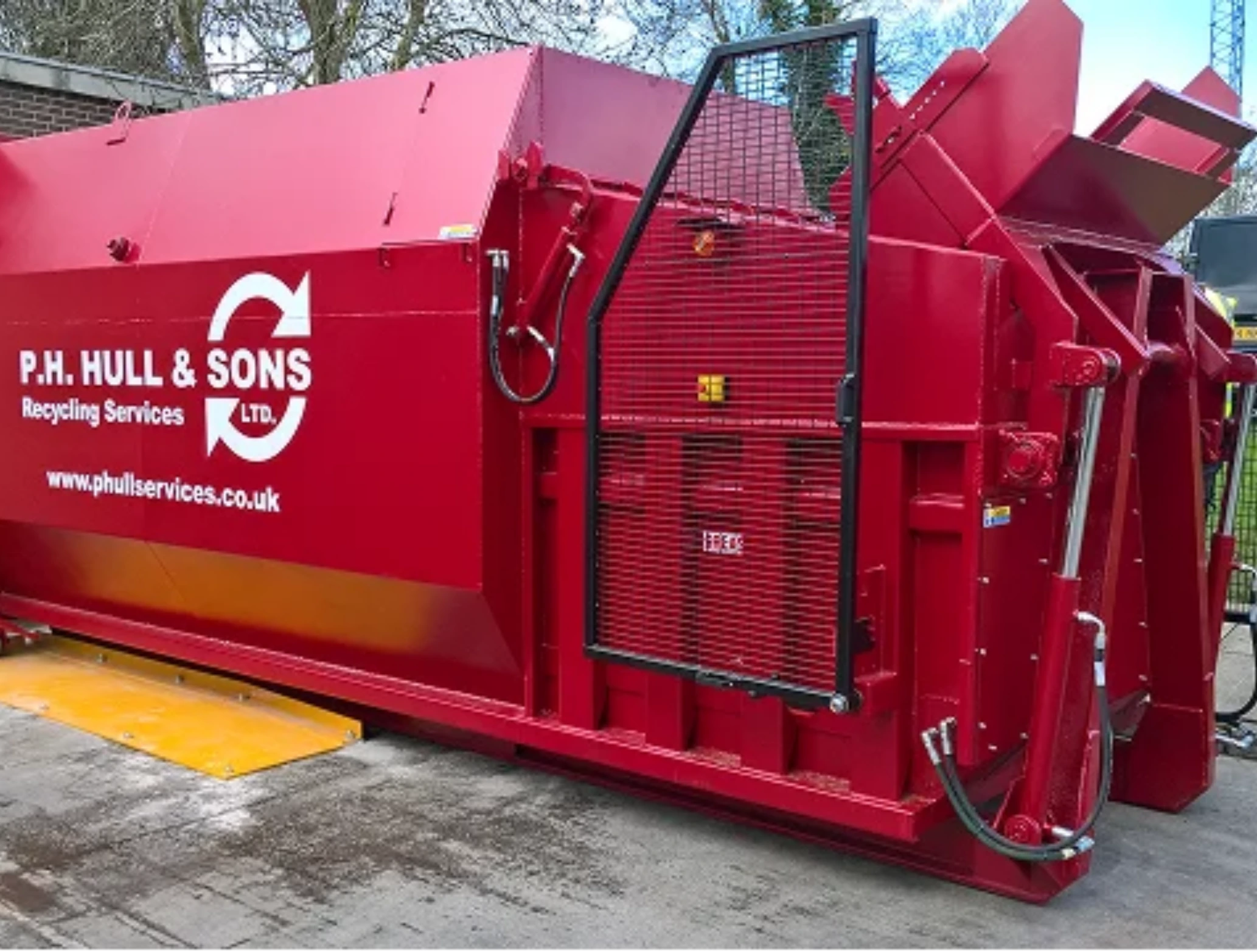 Portable Compactor with Tipper for Wheelie Bins